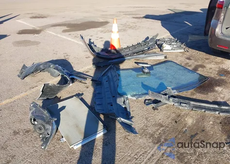 2020 Toyota Sienna Le z USA, uszkodzony, nr VIN 5TDJZ3DC7LS238865